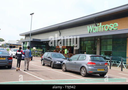 Vereinigtes Königreich. 19 Mai, 2019. Ansicht der Waitrose Store, in die Top Ten der Supermarktketten/Marken im Vereinigten Königreich. Credit: Keith Mayhew/SOPA Images/ZUMA Draht/Alamy leben Nachrichten Stockfoto