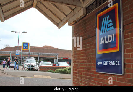 Vereinigtes Königreich. 19 Mai, 2019. Außenansicht von Aldi Store, in die Top Ten der Supermarktketten/Marken im Vereinigten Königreich. Credit: Keith Mayhew/SOPA Images/ZUMA Draht/Alamy leben Nachrichten Stockfoto