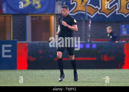 Leeuwarden, Niederlande. 19 Mai, 2019. LEEUWARDEN, 19 Ð 05-2019, cambuur Stadion, Saison 2018 - 2019, Keukenkampioen divisie, Play-offs, Schiedsrichter Jeroen Manschot während des Spiels SC Cambuur - De Graafschap Credit: Pro Schüsse/Alamy leben Nachrichten Stockfoto