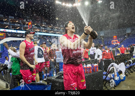 Der O2, London, UK. 19 Mai, 2019. Leicester Fahrer feiern ihren Sieg. Die Spannungen hoch zwischen den ersten Finalisten, 2019 Trophy Gewinner und Liga Newcomer London City Royals, und die zwei - die Zeit, die titelverteidiger Leicester Reiter im 2019 BBL British Basketball League Benecos Play-Off Finale in der O2. Über 15.000 Fans haben sich bei den Männern zu beobachten. Leicester Fahrer gewinnen 93-61 über Royals. Credit: Imageplotter/Alamy leben Nachrichten Stockfoto