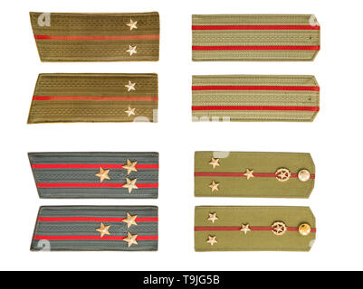 Einstellen der Sowjetischen Armee Offizier Schulterriemen auf weißem Hintergrund Stockfoto
