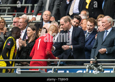 LONDON, ENGLAND - Mai 18: Prinz William und Heurelho Gomes Während der FA Cup Finale zwischen Manchester City und Watford im Wembley Stadium am 18. Mai 2019 in London, England. (Foto von Sebastian Frej/MB Medien) Stockfoto