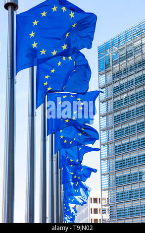 Europäische Union Flaggen Flaggen der EU außerhalb der EU-Kommission Europäische Kommission Gebäude Berlaymont, Brüssel, Belgien, EU, Europa Stockfoto