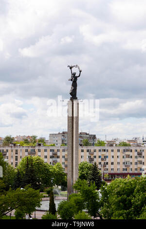 Kaluga, Russland - Mai 11, 2019: Blick auf den Platz des Sieges (Ploschtschad Pobedy) und Denkmal aus dem Sky Restaurant. Stockfoto