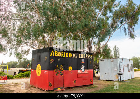 Die Aborigines Zelt Botschaft in Canberra, wo Wohnsitz Aktivisten behaupten, die politischen Rechte der Aborigines zu vertreten. Stockfoto