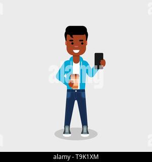 Junge afrikanische amerikanische Mann hält Kaffee in der Hand zu gehen, während an seinem Handy suchen. Geek genießt Drink in einer Wegwerf- Cup. Vector Illustration Stock Vektor