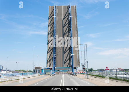 Open-bridge-in-der-Port-of-Terneuzen in den Niederlanden Stockfoto