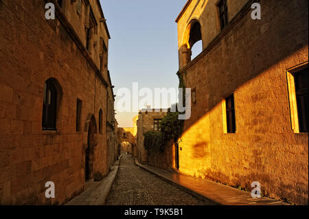 Odos Ippoton Rhodos (Ritter Straße), Rhodos, Griechenland. Wahrzeichen blieb von den Rittern" der Insel Stockfoto