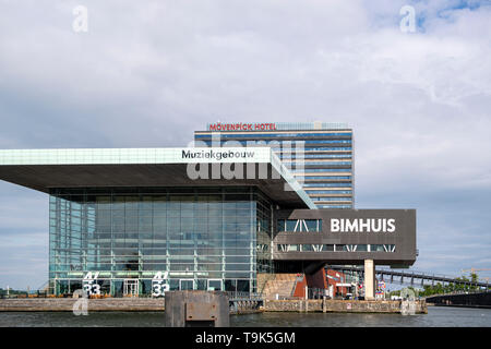 Äußere des Muziekgebouw Konzertsaal in Amsterdam, Niederlande Stockfoto