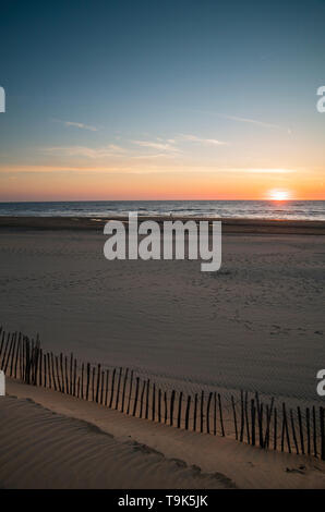 Sonnenuntergang über den Strand von Noordwijk in den Niederlanden Stockfoto