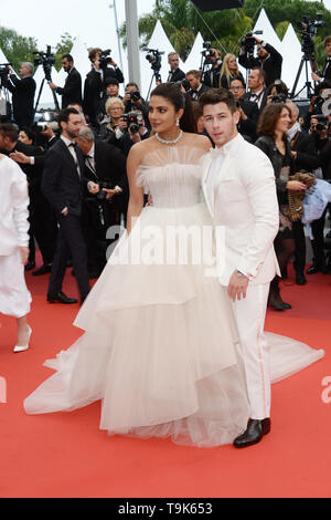 Mai 18, 2019 - Cannes, Frankreich - Cannes, Frankreich - 18. Mai: Schauspielerin Priyanka Chopra und ihr Ehemann Nick Jonas besuchen das Screening von ''Les Plus Belles Annees D'Une Vie'' während die 72. jährlichen Filmfestspiele von Cannes am 18. Mai 2019 in Cannes, Frankreich. (Bild: © Friedrich InjimbertZUMA Draht) Stockfoto