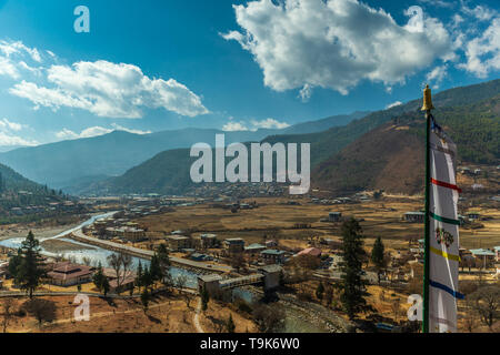 Bewölkt Paro Tal als aus der Rinpung Dzong gesehen Stockfoto