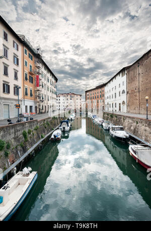 Livorno Stadtbild Blick von der alten Festung an der Wand. Boote entlang der Kanäle. Stockfoto