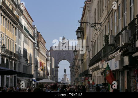 Lissabon, Portugal - 30. SEPTEMBER 2018: Die berühmten Praça do Comercio oder Terreiro do Paco, (Commerce Square) in der Stadt Lissabon, Portugal Stockfoto