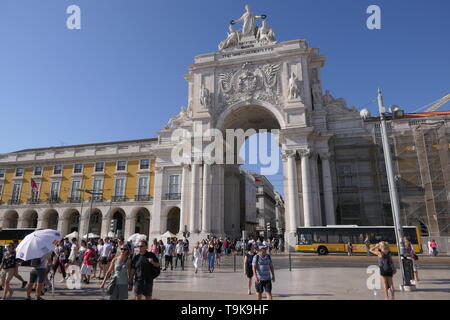 Lissabon, Portugal - 30. SEPTEMBER 2018: Die berühmten Praça do Comercio oder Terreiro do Paco, (Commerce Square) in der Stadt Lissabon, Portugal Stockfoto