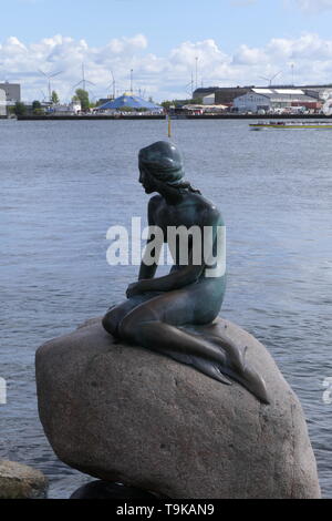 Kopenhagen, Dänemark - 26. AUGUST 2018: Das Denkmal der Kleinen Meerjungfrau in Kopenhagen Stockfoto