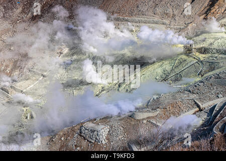 Aktive Schwefel Lüftungsschlitze Owakudani-Bergen aufsteigenden in Hakone, Japan Stockfoto