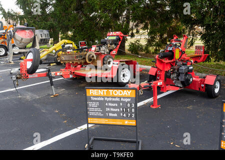 Erdbewegungsmaschinen zum Mieten, The Home Depot, Philadelphia, USA Stockfoto