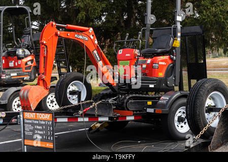 Erdbewegungsmaschinen zum Mieten, The Home Depot, Philadelphia, USA Stockfoto