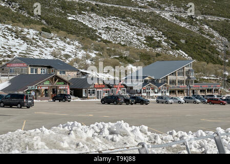 Menschen in Alto Campoo Skifahren ski Resort, Provinz Kantabrien, Spanien Stockfoto