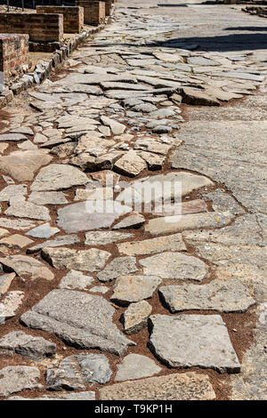 Antike römische Straße in Italica. Straße in die römischen Ruinen von Itálica. Santiponce. Sevilla. Spanien. Stockfoto