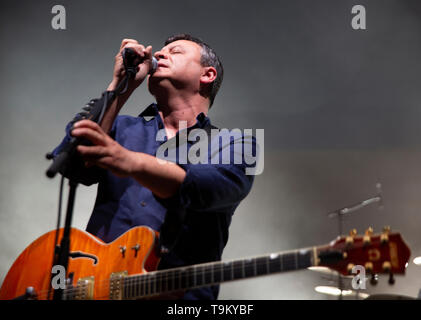 James Dean Bradfield von Manic Street Prediger führt auf der Bühne bei O2 Shepherd's Bush Empire, London. Stockfoto