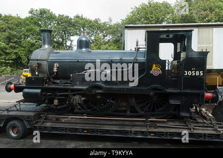 Beattie 0298 Klasse Lok auf einem Tieflader Lkw am Bodmin Allgemeine Bahnhof Stockfoto