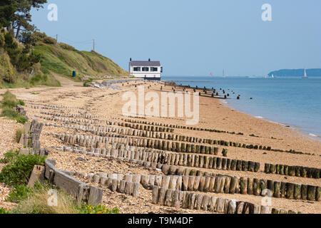 Der Watch House von der Küstenwache, im Jahre 1828 fertig gebaut, auf Lepe Strand an der Südküste von Hampshire, Großbritannien Stockfoto