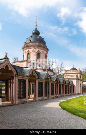 Schöne Sicht auf die Moschee in der Garten hinter dem Schloss Schwetzingen, in der Nähe von Heidelberg und Mannheim, Baden-Württemberg, Deutschland Stockfoto