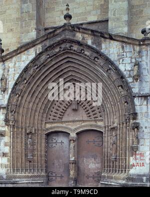 Äußere Portada de la Iglesia. Lage: IGLESIA DE SANTA MARIA LA ANTIGUA. Guernika. Biskaya. Spanien. Stockfoto