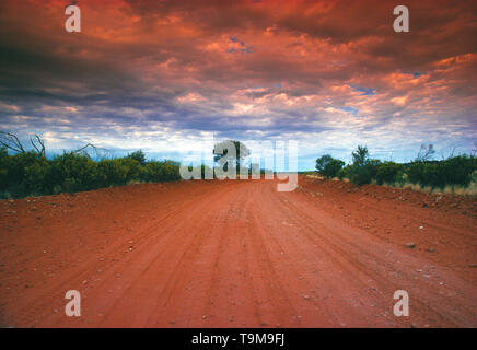 Australien. Northern Territory. Red Center Weg Feldweg. Stockfoto