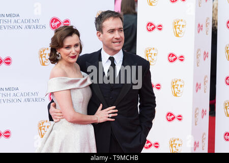 London, Großbritannien. 12. Mai 2019. Keeley Hawes (L) und Matthew Macfadyen (R) die Virgin Media British Academy Television Awards Zeremonie in der Royal Festival Hall besuchen. Credit: Wiktor Szymanowicz/Alamy leben Nachrichten Stockfoto