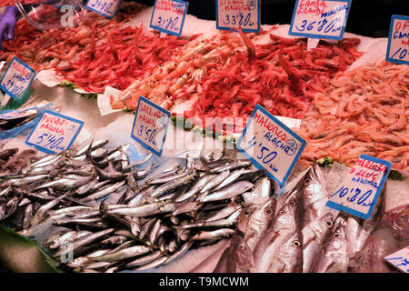 Palma de Mallorca, Spanien - 20. März 2019: frischer Fisch und Meeresfrüchte Anzeige für den Verkauf in den lokalen Fischmarkt Abschaltdruck Stockfoto