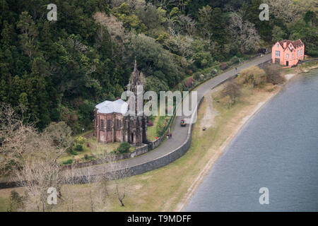 Luftbild der Capela de Nossa Senhora das Vitórias bei Lagoa das Furnas, Sao Miguel Stockfoto