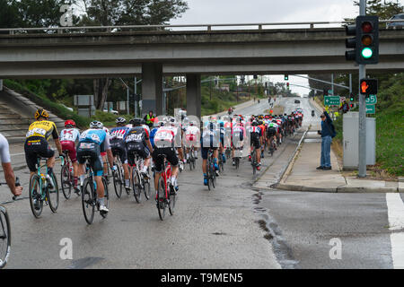 Amgen Tour von Kalifornien 2019. Stufe 5. Radfahrer Brise durch Santa Barbara County. Regen. Orcutt, Santa Barbara County, Kalifornien, 16. Mai 2019 Stockfoto