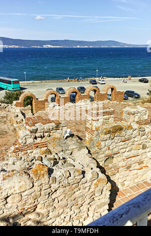 NESSEBAR, Bulgarien - 12. AUGUST 2018: die Ruinen der alten Kirche der Heiligen Mutter Eleusa in der Stadt Nessebar, Region Burgas, Bulgarien Stockfoto