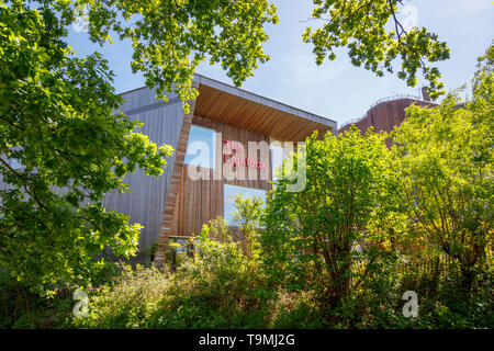 Die Lightbox in Woking Stadtzentrum, eine Galerie, Museum und Ausstellungsraum bürgerliche Annehmlichkeit modernes Gebäude am Ufer der Basingstoke Canal Stockfoto