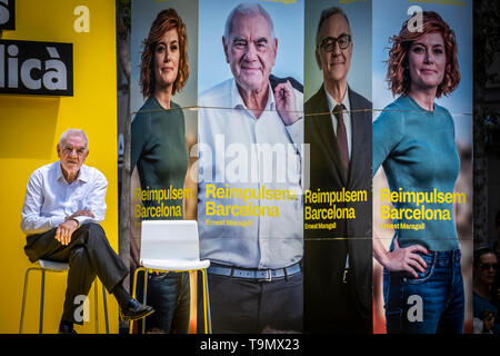 Die Kandidaten für den Rat der Stadt Barcelona von ERC, Ernest P. Maragall während der Kampagne zu sehen ist. Esquerra Republicana de Catalunya (ERC) hat seine zentralen Akt der Kampagne für die Kommunalwahlen und des Europäischen Parlaments statt. Die Veranstaltung wurde in Zusammenarbeit mit den gezählt, per Videokonferenz, zwei der Kandidaten, die sich noch in Untersuchungshaft blieb, Oriol Junqueras, Kandidat für das Europäische und Raül Romeva, derzeit Senator. Marta Rovira, Generalsekretär des Europäischen Forschungsrats, hat aus dem Exil teilgenommen. Stockfoto