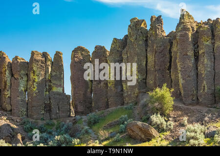 Basaltsäulen in einem berühmten Klettern Bereich der Franzose Coulee, entlang des Columbia River in der Nähe von Vantage, Washington State, USA Stockfoto