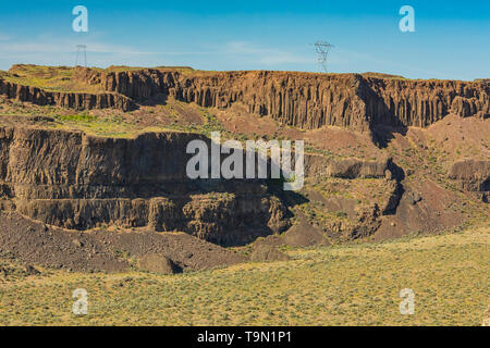 Basaltsäulen in einem berühmten Klettern Bereich der Franzose Coulee, entlang des Columbia River in der Nähe von Vantage, Washington State, USA Stockfoto