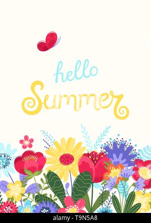 Hallo Sommer Hintergrund Vektor mit Blumen und einem Schmetterling. Vector Illustration mit Hand gezeichnet Text und Blumen im flachen Stil isoliert auf weiß zurück Stock Vektor