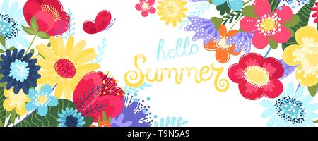 Hallo Sommer Hintergrund Vektor mit Blumen und einem Schmetterling. Vector Illustration mit Hand gezeichnet Text und Blumen im flachen Stil isoliert auf weiß zurück Stock Vektor