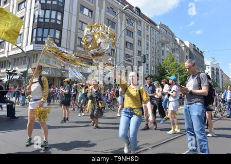 Berlin, Deutschland. 19 Mai, 2019. Tausende auf die Straße gingen, Zensur in der Kunst und in der Einheit für Toleranz und Respekt zu protestieren. Paticaularily zitiert wurde die Zensur in Polen und der Türkei. Credit: Sean Smuda/ZUMA Draht/Alamy leben Nachrichten Stockfoto