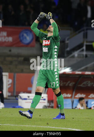 Neapel, Italien. 18 Apr, 2019. Karnezis von Neapel während der italienischen Serie A Fußballspiel zwischen SSC Napoli vs FC Inter im San Paolo Stadium am Mai 19 - 2019 Credit: Fabio Sasso/ZUMA Draht/Alamy leben Nachrichten Stockfoto