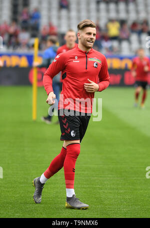 Freiburg, Deutschland. 18 Mai, 2019. Fussball: Bundesliga, SC Freiburg - 1.FC Nürnberg, 34. Spieltag in der Schwarzwaldstadion. Lucas Höler aus Freiburg ist in der Aufwärmphase. Quelle: Patrick Seeger/dpa - Verwenden Sie nur nach vertraglicher Vereinbarung/dpa/Alamy leben Nachrichten Stockfoto