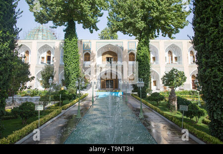 Isfahan, Iran. 21. Juli 2015. Ein Blick auf die Gärten des Hotel Abbasi in Isfahan, Iran, 21. Juli 2015. Quelle: Michael Kappeler/dpa | Verwendung weltweit/dpa/Alamy leben Nachrichten Stockfoto