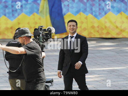 Kiew, Ukraine. 20 Mai, 2019. Der ukrainische Präsident elect Volodymyr Zelenskiy gesehen für seine Eröffnung im ukrainischen Parlament in Kiew anreisen. Volodymyr Zelensky gewann die Präsidentschaftswahlen, die am 21. April statt, mit 73, 22 Prozent der Wähler. Credit: Pavlo Gontschar/SOPA Images/ZUMA Draht/Alamy leben Nachrichten Stockfoto