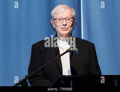 Berlin, Deutschland. 20 Mai, 2019. Torsten Maß, Vorsitzender der Alfred-Kerr-Stiftung, begrüßt die Gäste zur Preisverleihung für die Alfred Kerr Darsteller. Die Alfred-kerr-Preis wurde zum 25. Mal verliehen. Quelle: Annette Riedl/dpa/Alamy leben Nachrichten Stockfoto