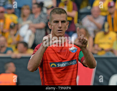 Uwe Huenemeier (Hvønemeier, PB), Geste, Gestik, Fußball 2. 1. Fussballbundesliga, 34. Spieltag, Dynamo Dresden (DD) - SC Paderborn 07 (PB) 3:1, 19.05.2019 in Dresden/Deutschland. € | Nutzung weltweit Stockfoto
