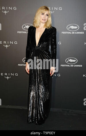 Julie Gayet am Kering und Cannes Film Festival Offizielles Abendessen während des 72. Filmfestival in Cannes am Place de la Castre am 19. Mai 2019 in Cannes, Frankreich | Verwendung weltweit Stockfoto